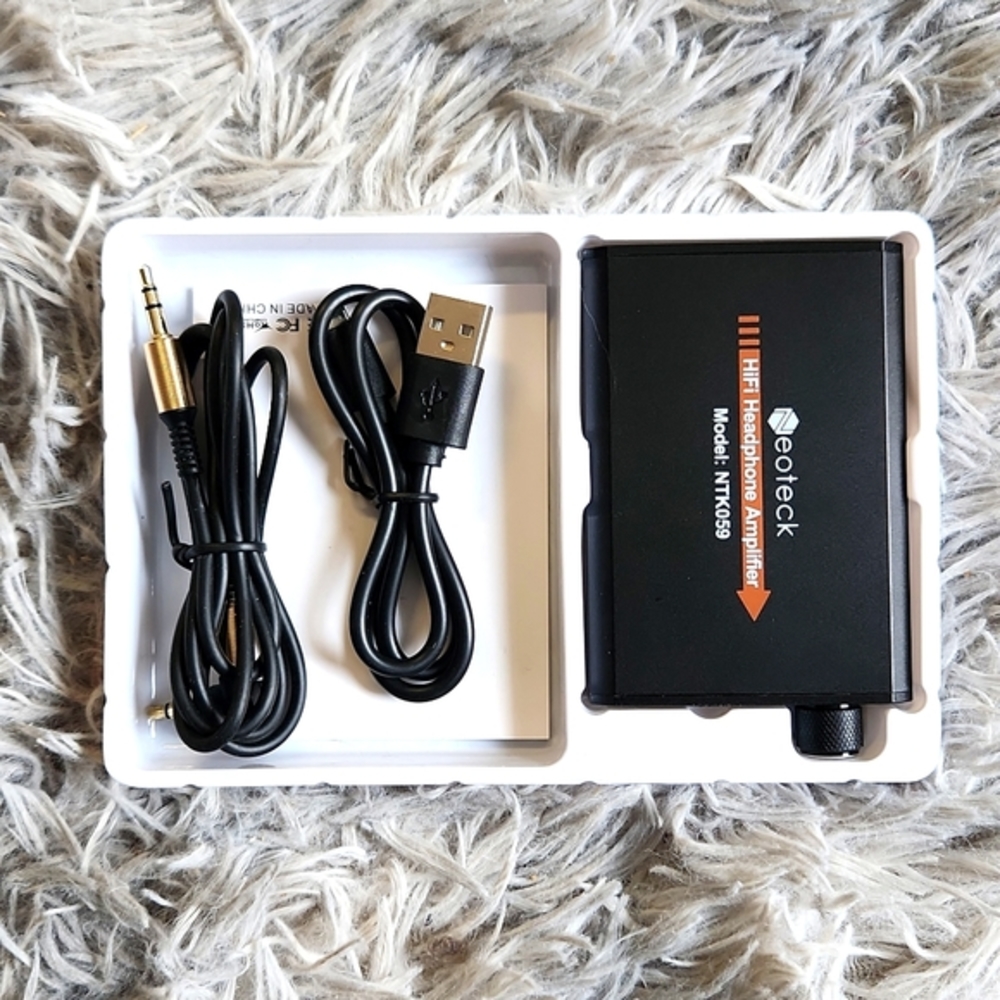 Neoteck Portable Headphone Amplifier 3.5mm Audio Rechargeble HiFi Earphone NEW